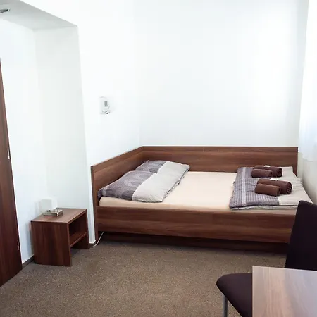 Casa de hóspedes Na Dlouhe 2*