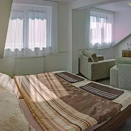Na Dlouhé Pensión 3*